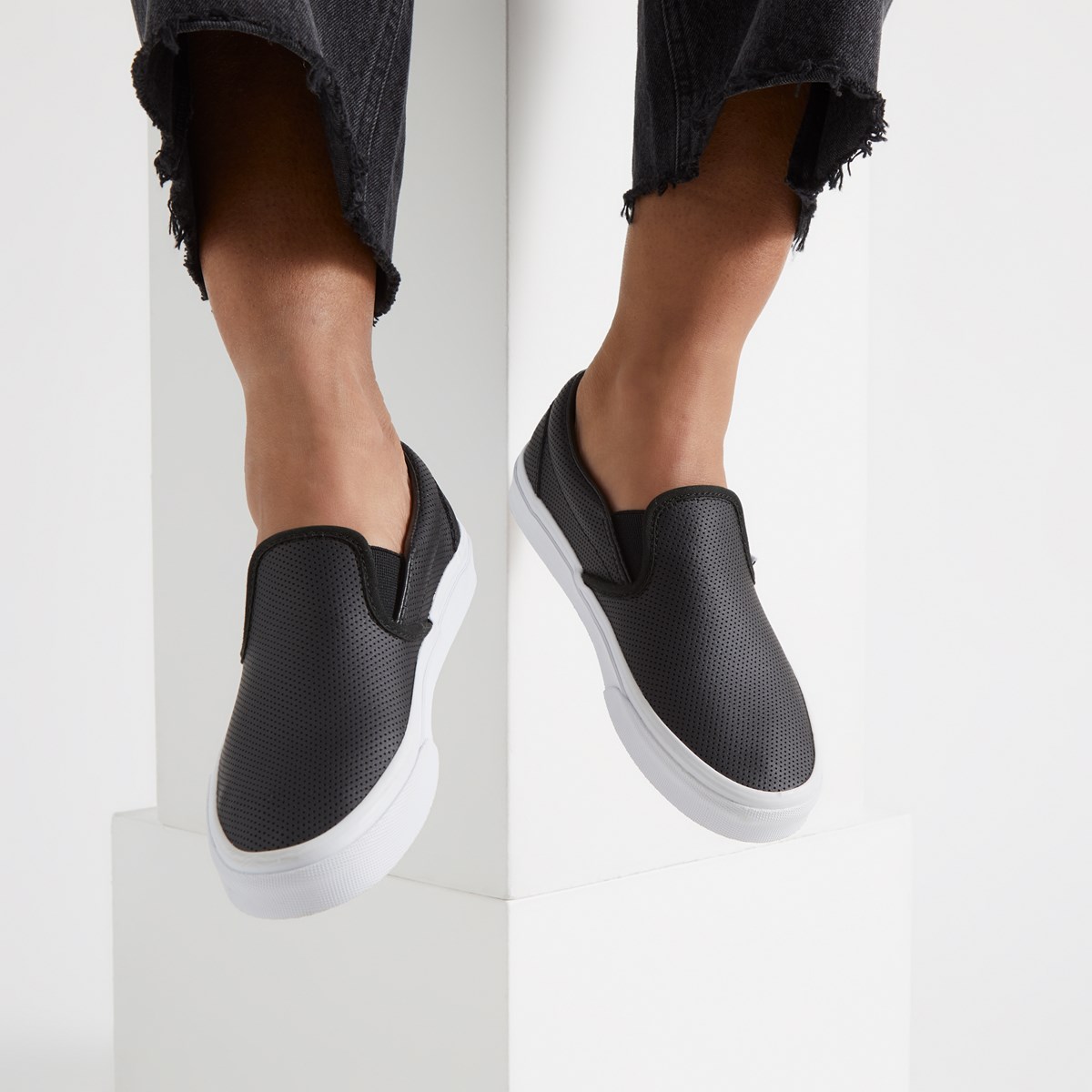 basket iconic slip on